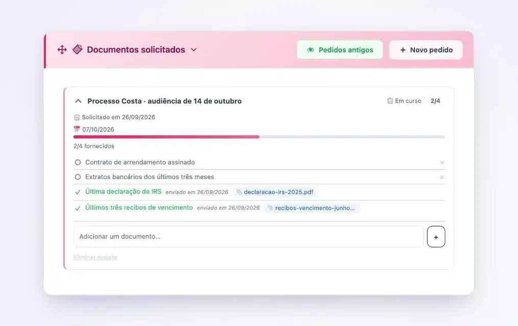 Pedido de documentos no Client Vault visto pelo escritório: dois documentos recebidos com a data de envio, dois ainda esperados e o progresso 2 de 4