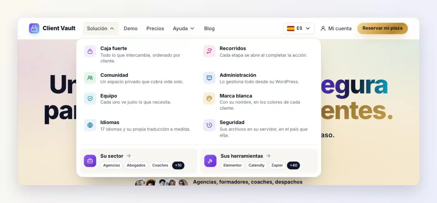 Menú Solución del nuevo sitio de Client Vault: Caja fuerte, Recorridos, Comunidad, Administración, Equipo, Marca blanca, Idiomas y Seguridad, cada uno con una breve descripción