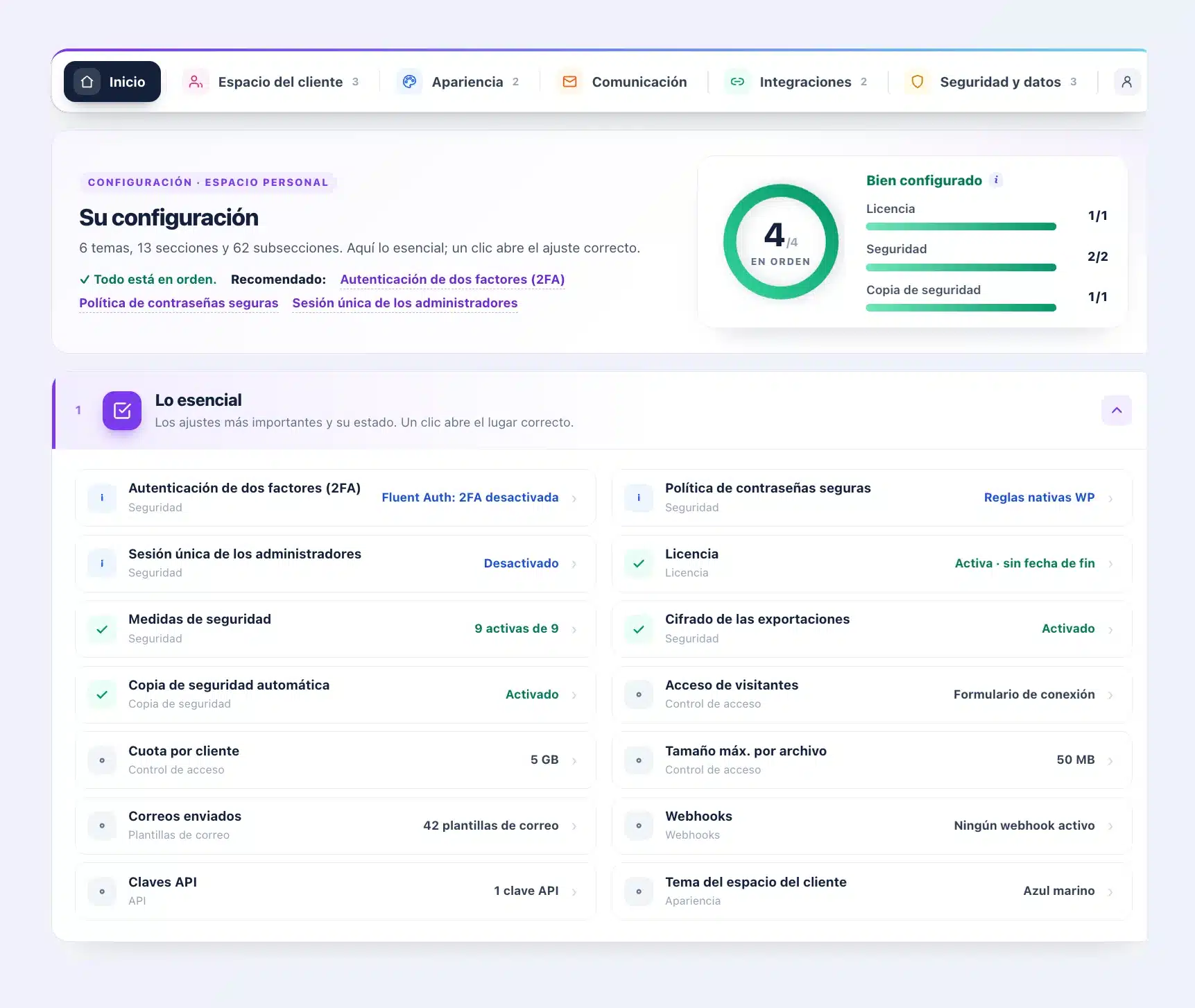 Inicio de la configuración de Client Vault 20.37: barra de los seis temas, nota de configuración 4 de 4 con Licencia, Seguridad y Copia de seguridad, y lista «Lo esencial» con el estado de cada ajuste