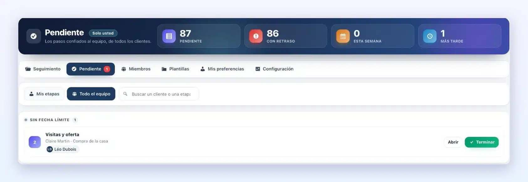 Lista «Pendiente» de un colaborador en Client Vault 20.42: el paso «Visitas y oferta» de la carpeta Compra de la casa, con los botones Abrir y Terminar