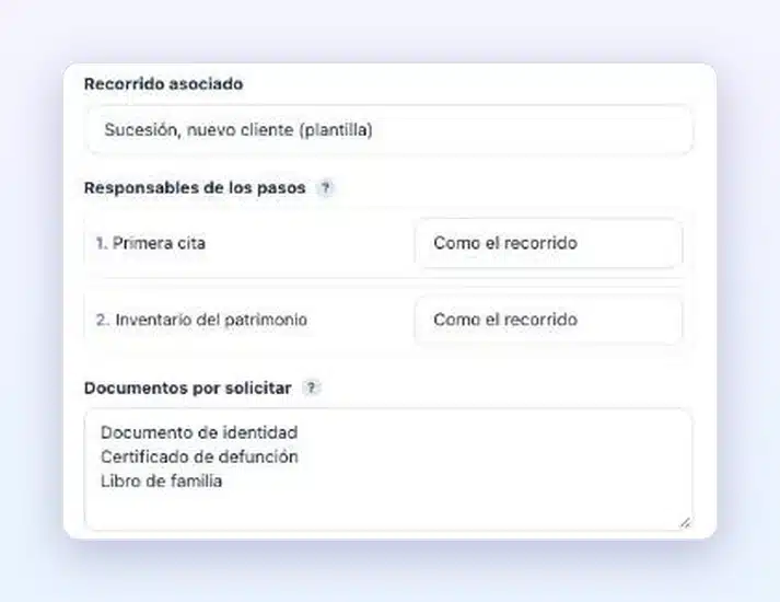 Plantilla de carpeta del modo Equipo en Client Vault 20.43 con el campo «Recorrido asociado» que propone un recorrido plantilla, «Responsables de los pasos» y «Documentos por solicitar»